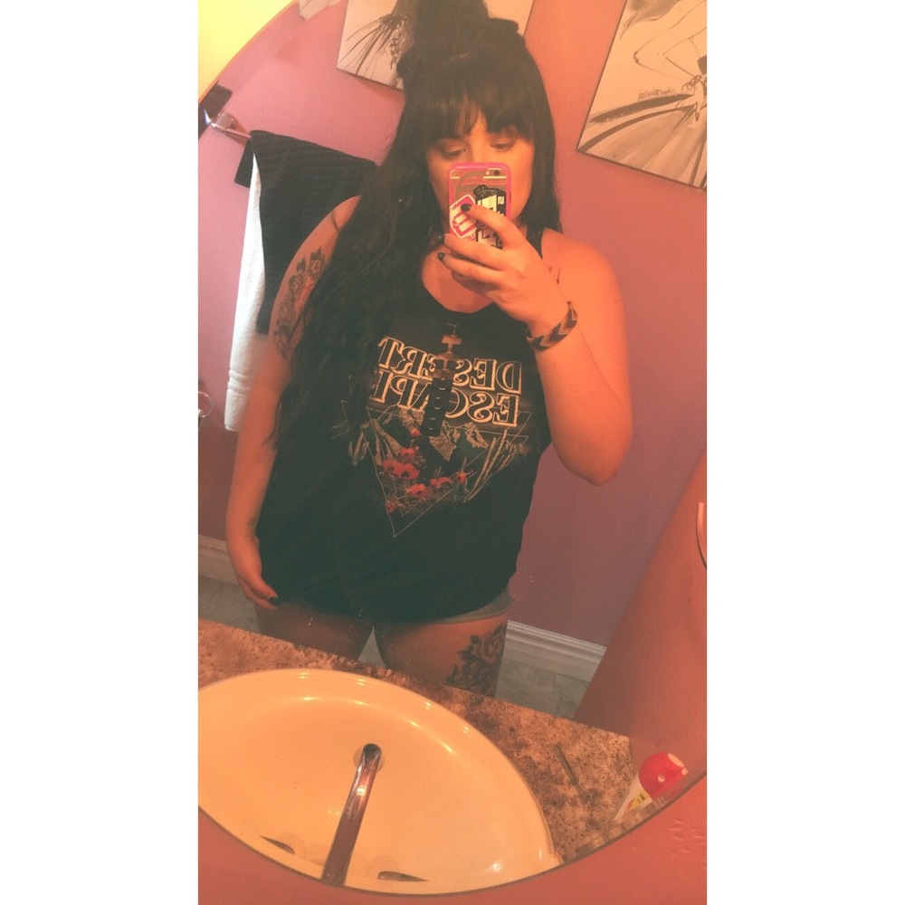 Meet your Posher, Kylee - Picture 2 of 2